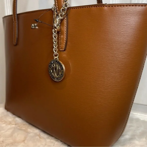 DKNY BRYANT MEDIUM TOTE - Picture 3 of 15